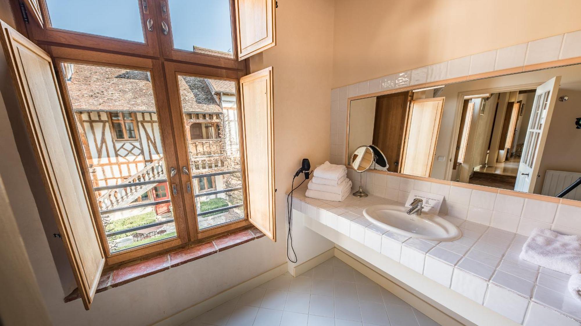 La Maison De Rhodes Hotel & Spa ทรัวส์ ภายนอก รูปภาพ